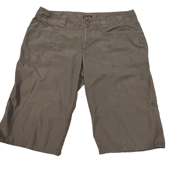 Patagonia Pants - Women’s Patagonia Khaki Shorts‎ 8